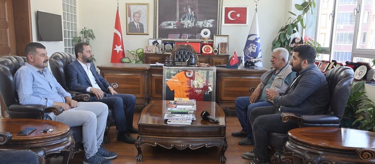 Şampiyonluk Iddiasını Kazanan Duran Amca, Kaymakam Ve Belediye Başkanından Forma Aldı (1)-1