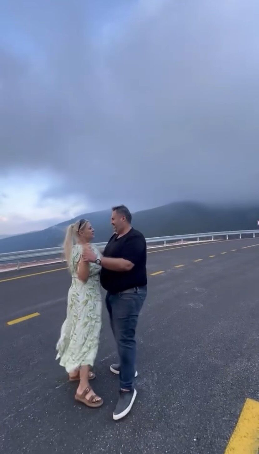 Serinyol Madenli Yolunda Dans Sürprizi Manzaraya Karşı Duygusal Kutlama (1)-2