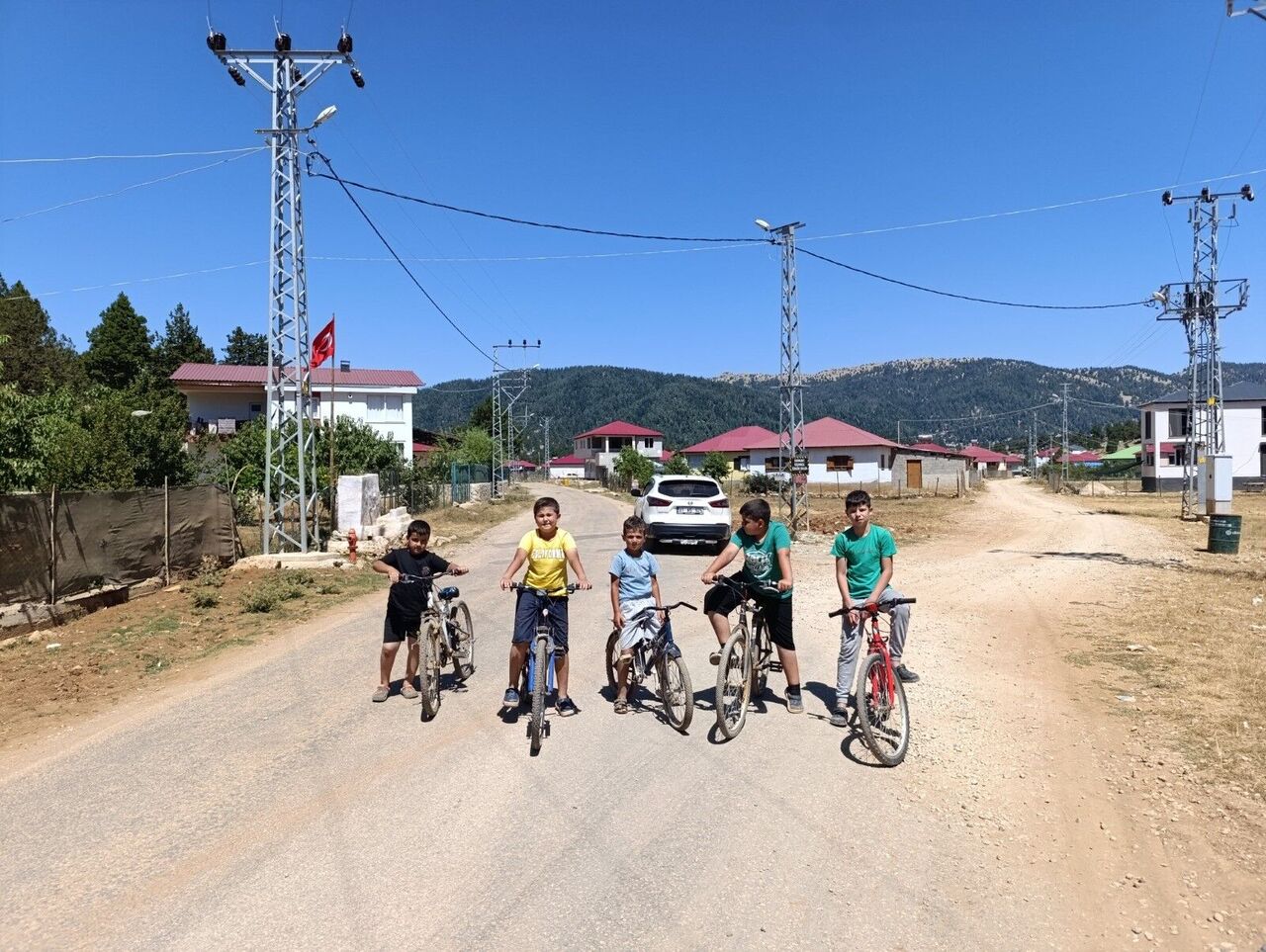 Sıcaktan Kaçıp Yaylaya Çıkanlar Dünya Ile Irtibatları Kesildiği Için Kafalarını Dinliyor (3)