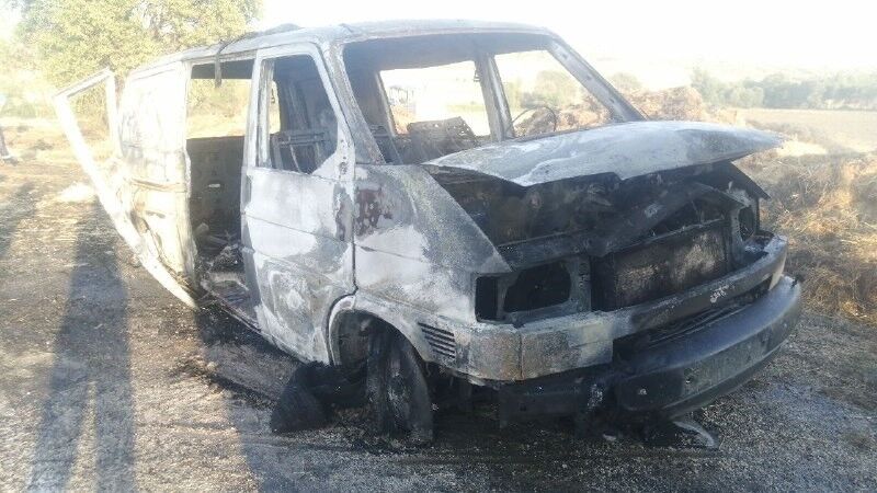 Traktöre Yüklenen Saman Balyaları Alev Aldı, Ticari Araç Küle Döndü (2)