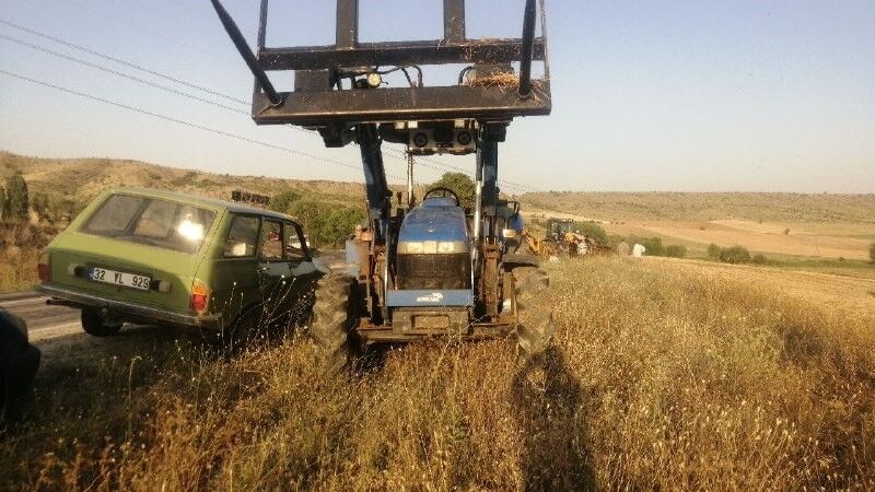 Traktöre Yüklenen Saman Balyaları Alev Aldı, Ticari Araç Küle Döndü (4)