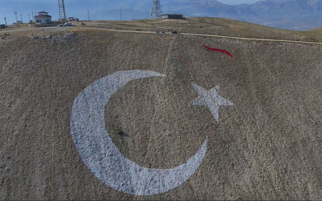 Türkiye'nin En Büyük Bayrağı Kahramanmaraş'ta Dalgalanacak (11)