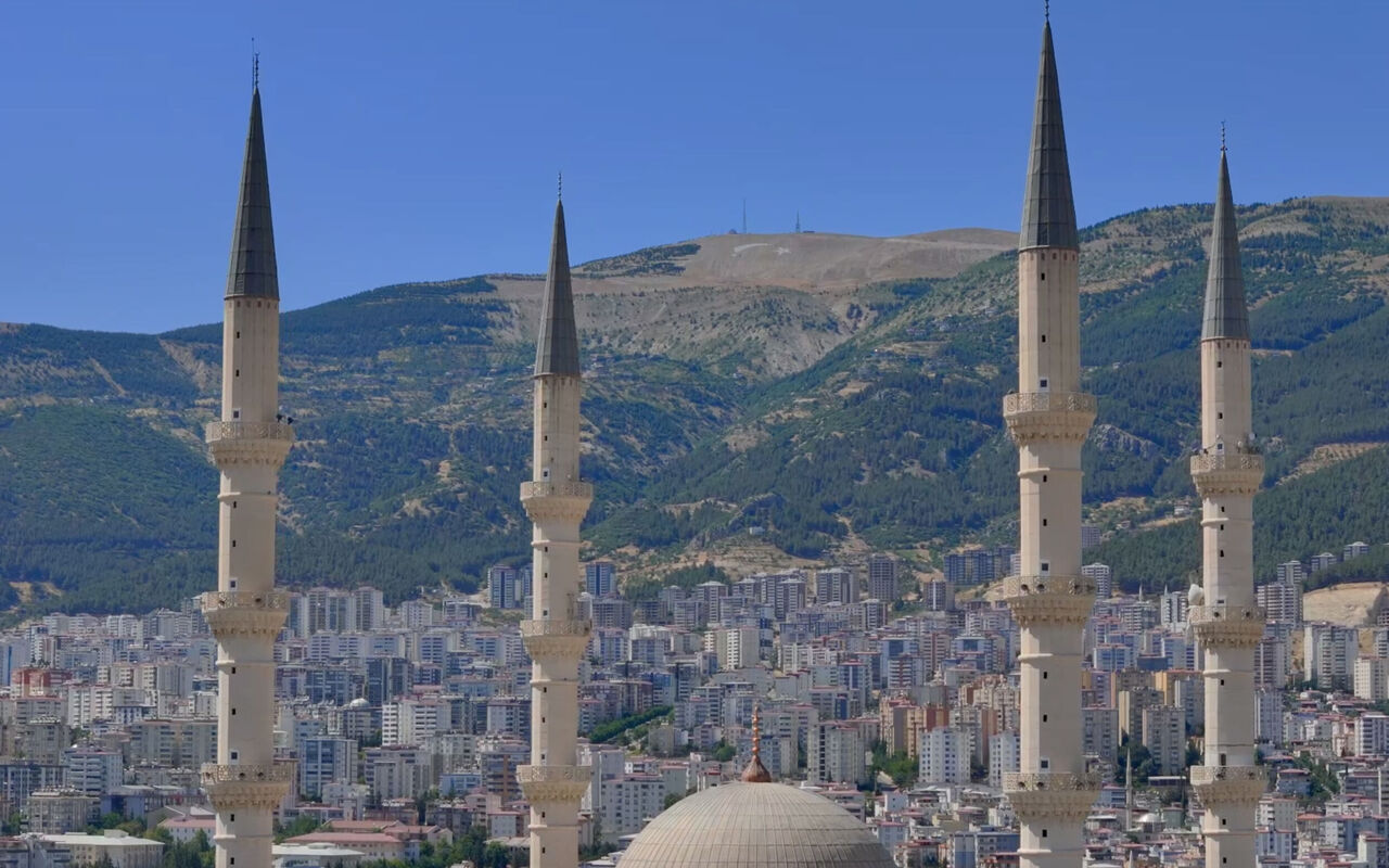 Türkiye'nin En Büyük Bayrağı Kahramanmaraş'ta Dalgalanacak (8)