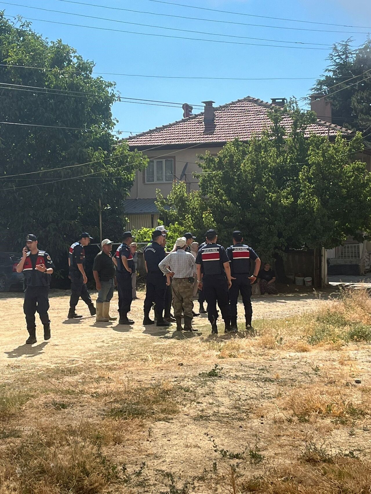 Yerdeki Çöpleri Yakmak Istedi, 2 Evi Küle Döndü (1)