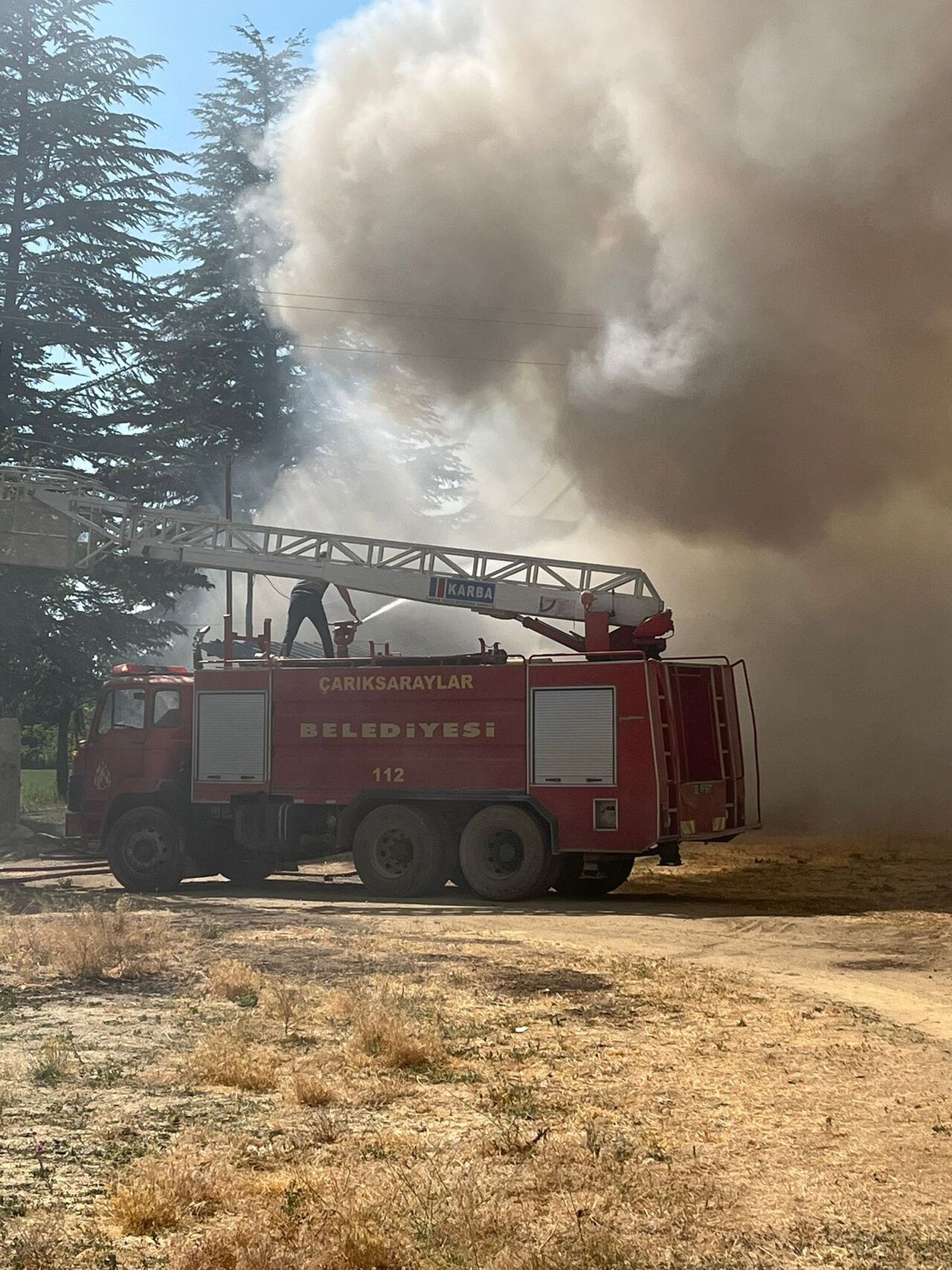 Yerdeki Çöpleri Yakmak Istedi, 2 Evi Küle Döndü (3)