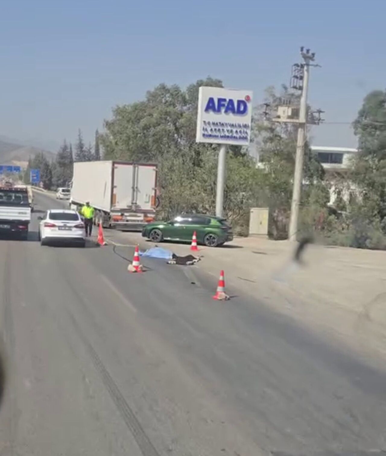 Yolun Karşısına Geçerken Araçların Çarptığı Yaya Can Verdi (2)