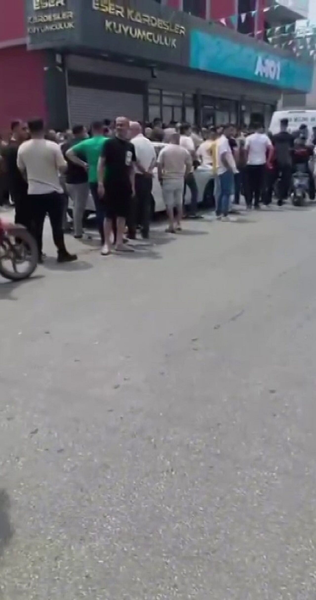 Adana Demirspor'un Kalecisinin Babası Kuyumcu Dükkanında Ölü Bulundu (4)