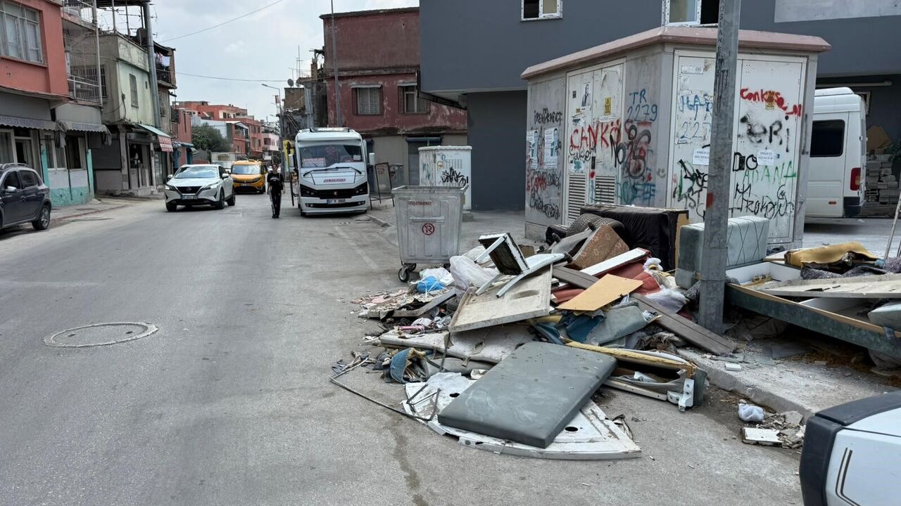 Adana Seyhan’da Çöp Ve Moloz Isyanı Mahalleler Atıkların Altında Kaldı (7)