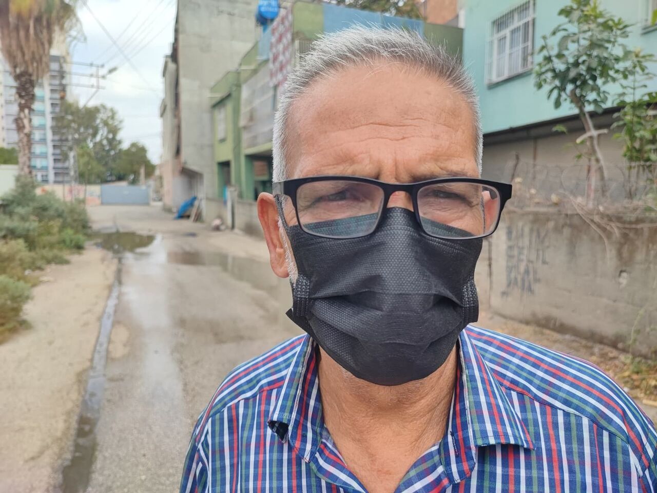 Adana’da 2 Yıldır Taşan Kanalizasyon Hayatı Felç Etti Vatandaş Maskesiz Dışarı Çıkamıyor (2)