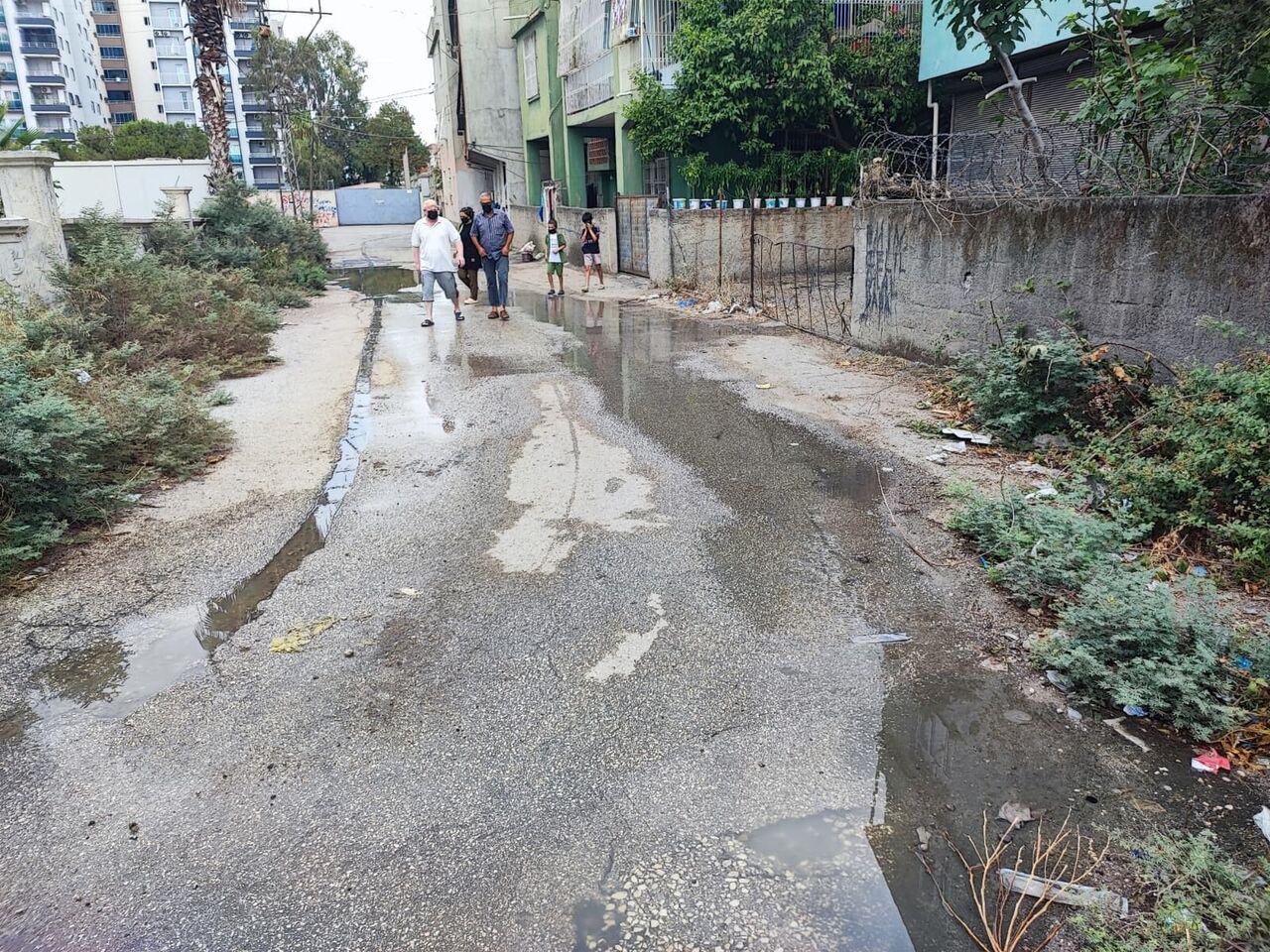 Adana’da 2 Yıldır Taşan Kanalizasyon Hayatı Felç Etti Vatandaş Maskesiz Dışarı Çıkamıyor (6)