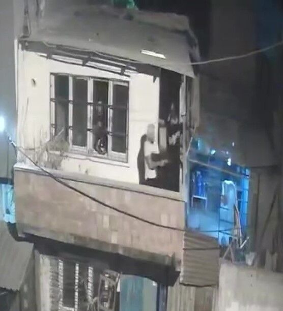 Adana'da Balkondan Balkona Silahlı Çatışma 4 Gözaltı (1)-1