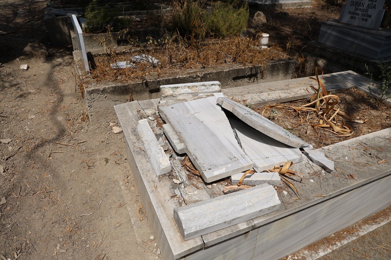 Adana'da Mezar Taşları Tahrip Edildi (6)