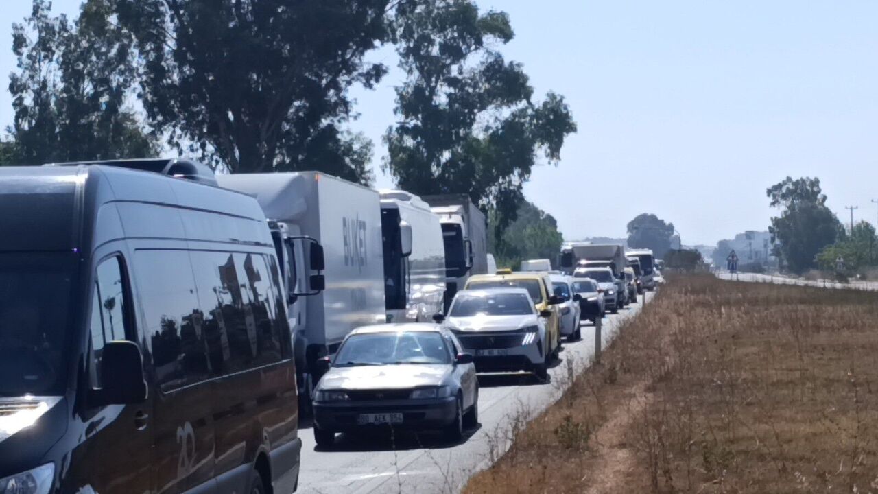 Alanya Manavgat Yolunda Tır Arızası Sebebiyle Trafik Durdu (4)