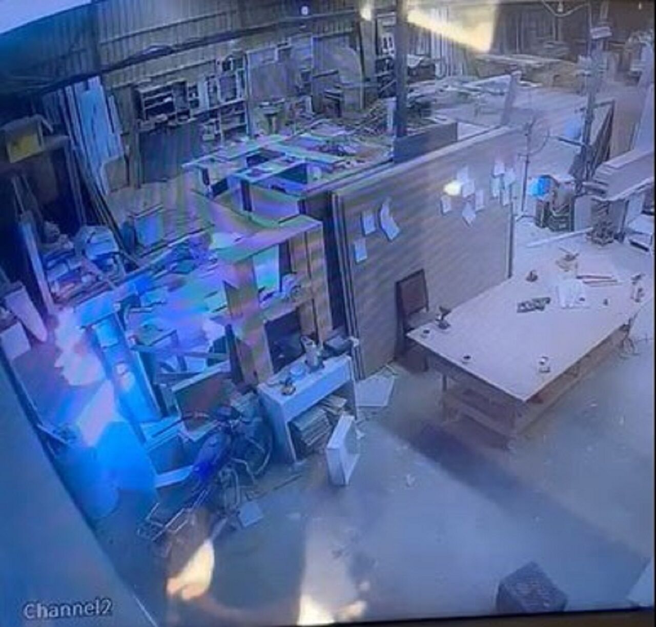 Alanya’da Mobilya Atölyesinin Kundaklandığı Anlar Güvenlik Kamerasında (3)