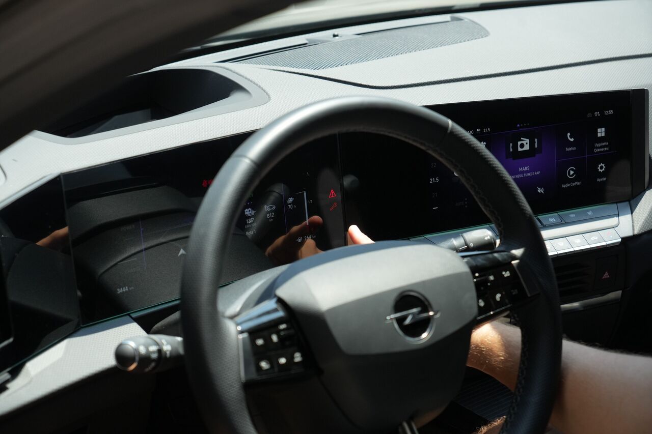 Aldıkları Sıfır Otomobile Binmeye Korktular Yapay Zekayla Seslerini Duyurmaya Çalıştılar (6)