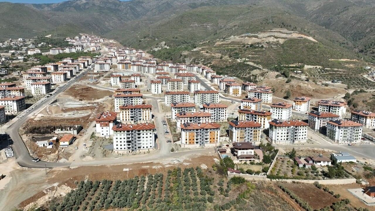 Antakya Deprem Bölgesi Devlet Yatırımlarıyla Yeniden Hayat Buluyor (2)