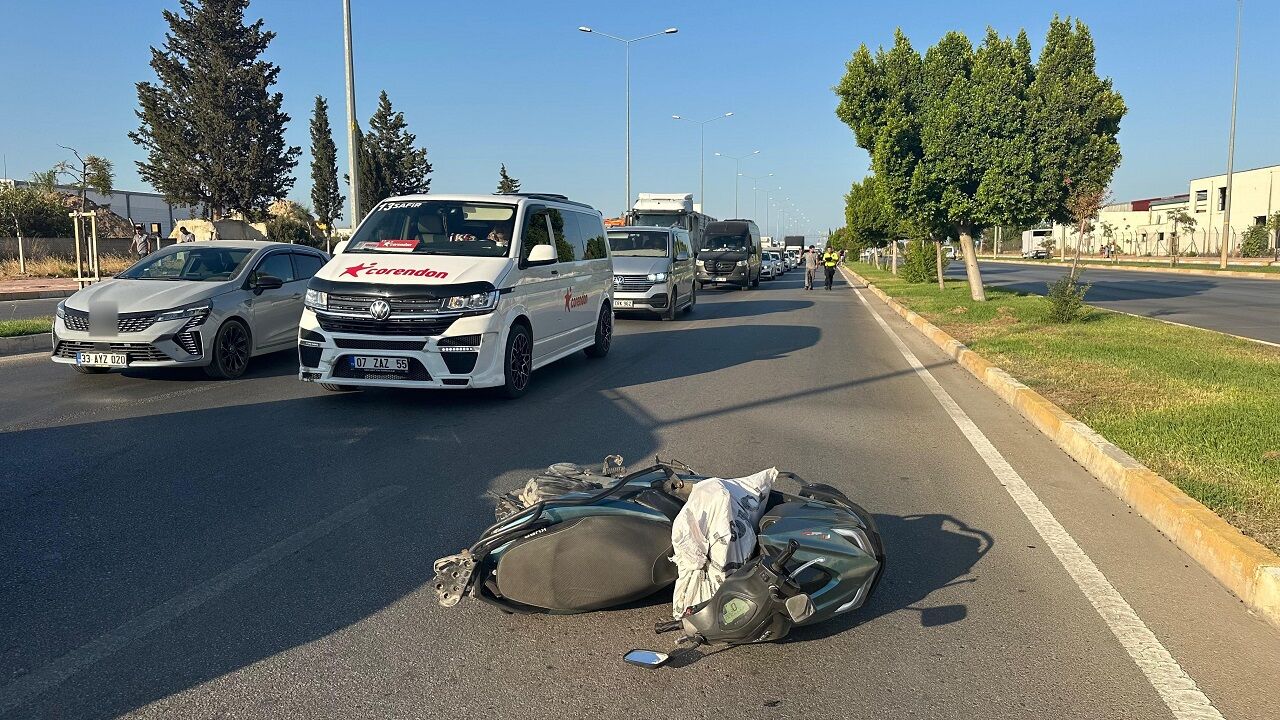 Antalya Altınova Bulvarı’nda Ağır Motosiklet Kazası (4)