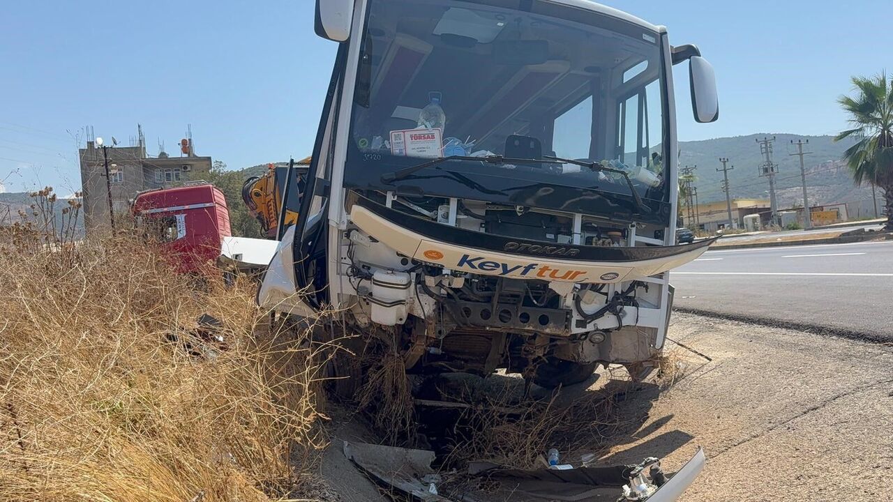 Antalya Gazipaşa’da Trafik Kazasında 23 Kişi Yaralandı (4)