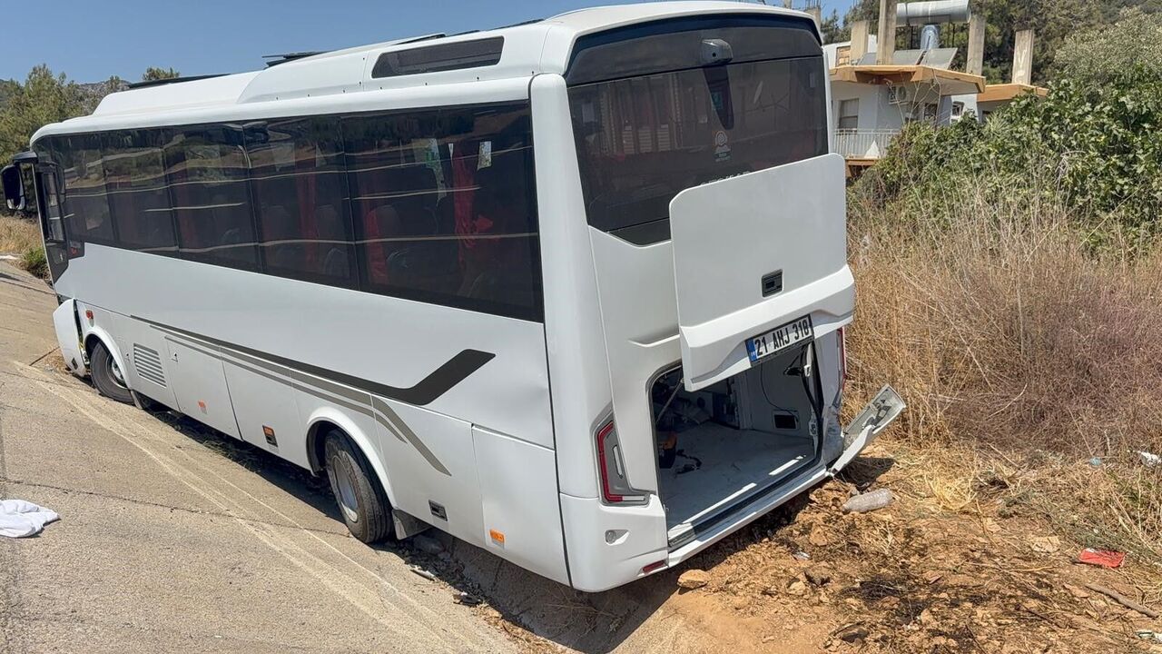 Antalya Gazipaşa’da Trafik Kazasında 23 Kişi Yaralandı (5)