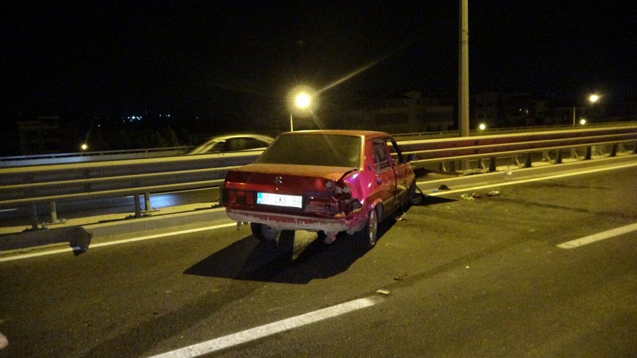 Antalya'da Aynı Yerde Iki Ayrı Kaza 2 Kişinin Yaralanmasına, Trafiğin De 2 Saat Kapanmasına Neden Oldu (10)