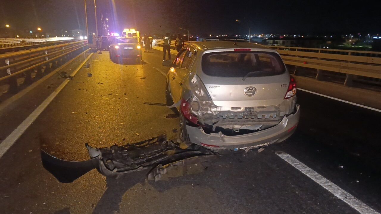 Antalya'da Aynı Yerde Iki Ayrı Kaza 2 Kişinin Yaralanmasına, Trafiğin De 2 Saat Kapanmasına Neden Oldu (4)