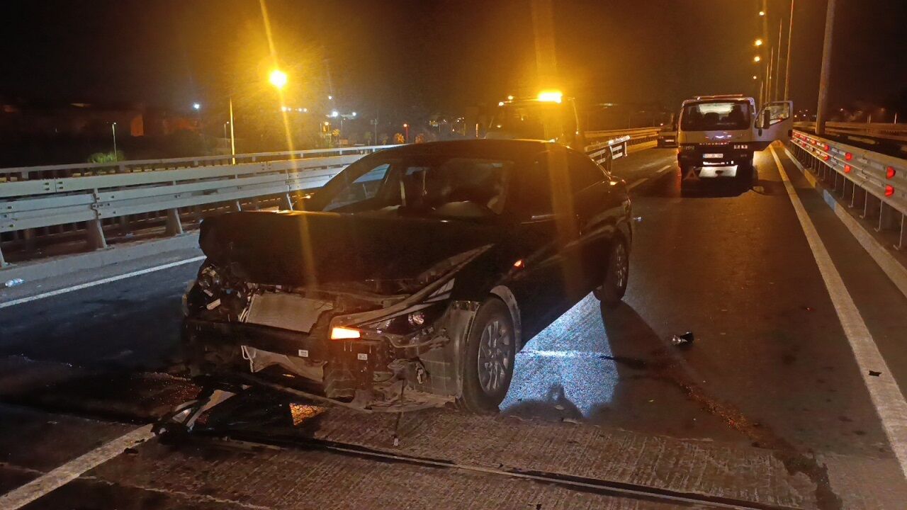 Antalya'da Aynı Yerde Iki Ayrı Kaza 2 Kişinin Yaralanmasına, Trafiğin De 2 Saat Kapanmasına Neden Oldu (5)