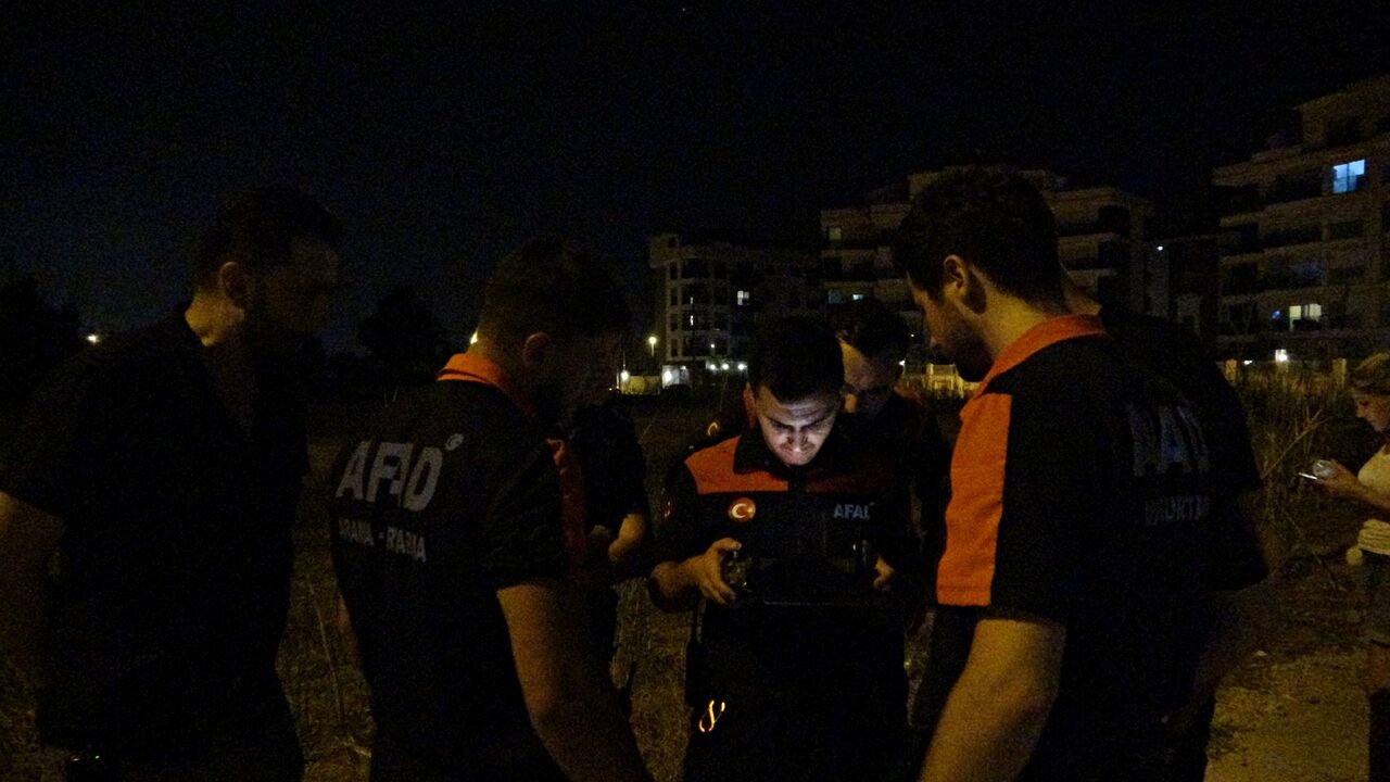 Antalya’da Dağdan Atılan İşaret Fişeği Alarma Neden Oldu (3)