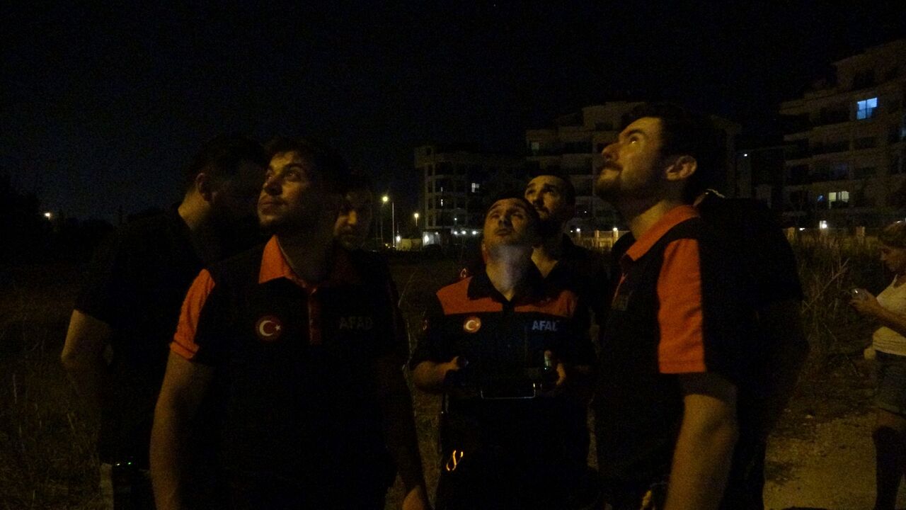 Antalya’da Dağdan Atılan İşaret Fişeği Alarma Neden Oldu (4)