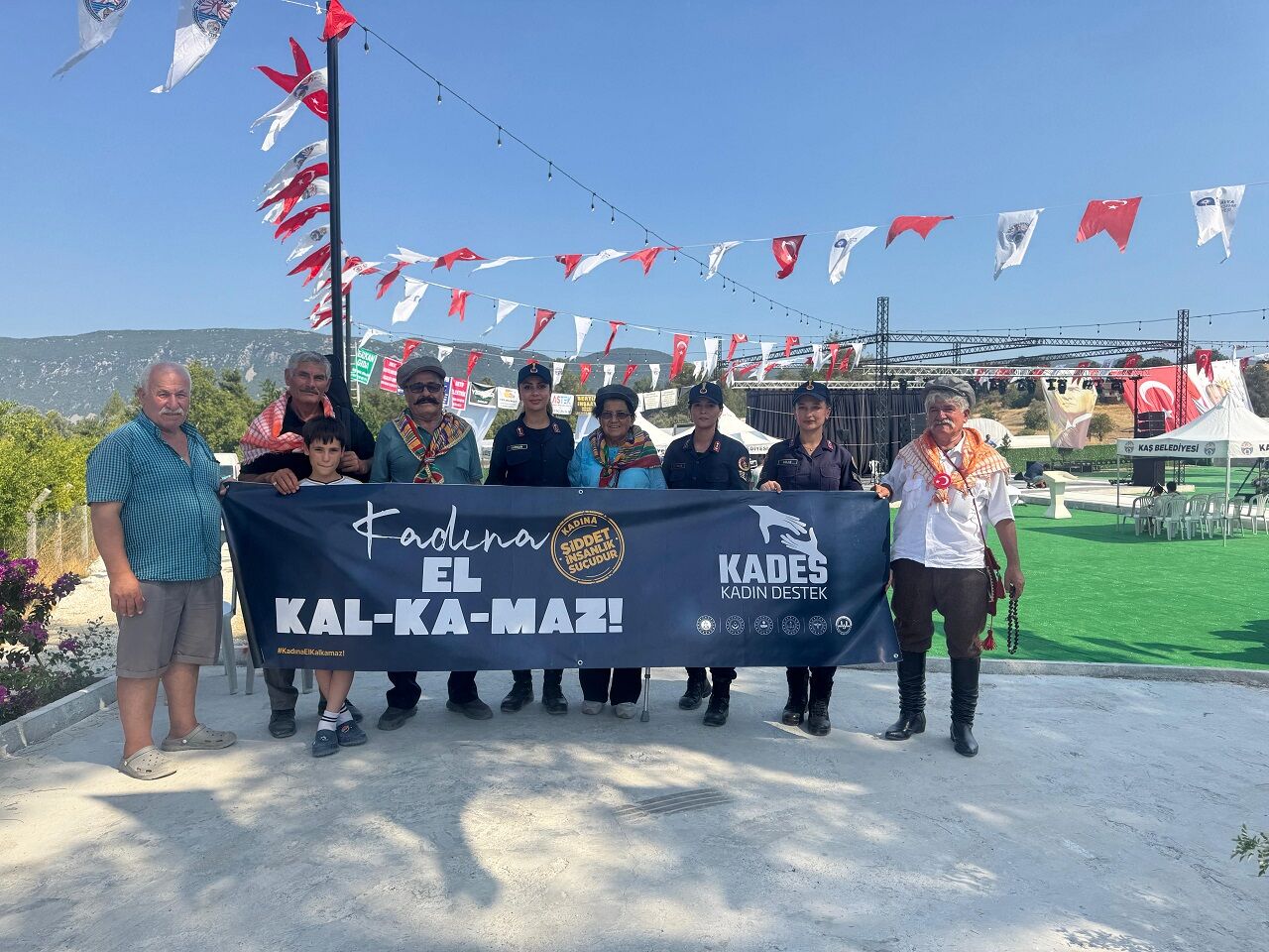 Antalya'da 'Kades' Ve 'Kadına El Kalkamaz' Etkinliğiyle Bin Vatandaşa Bilgilendirme Yapıldı (1)