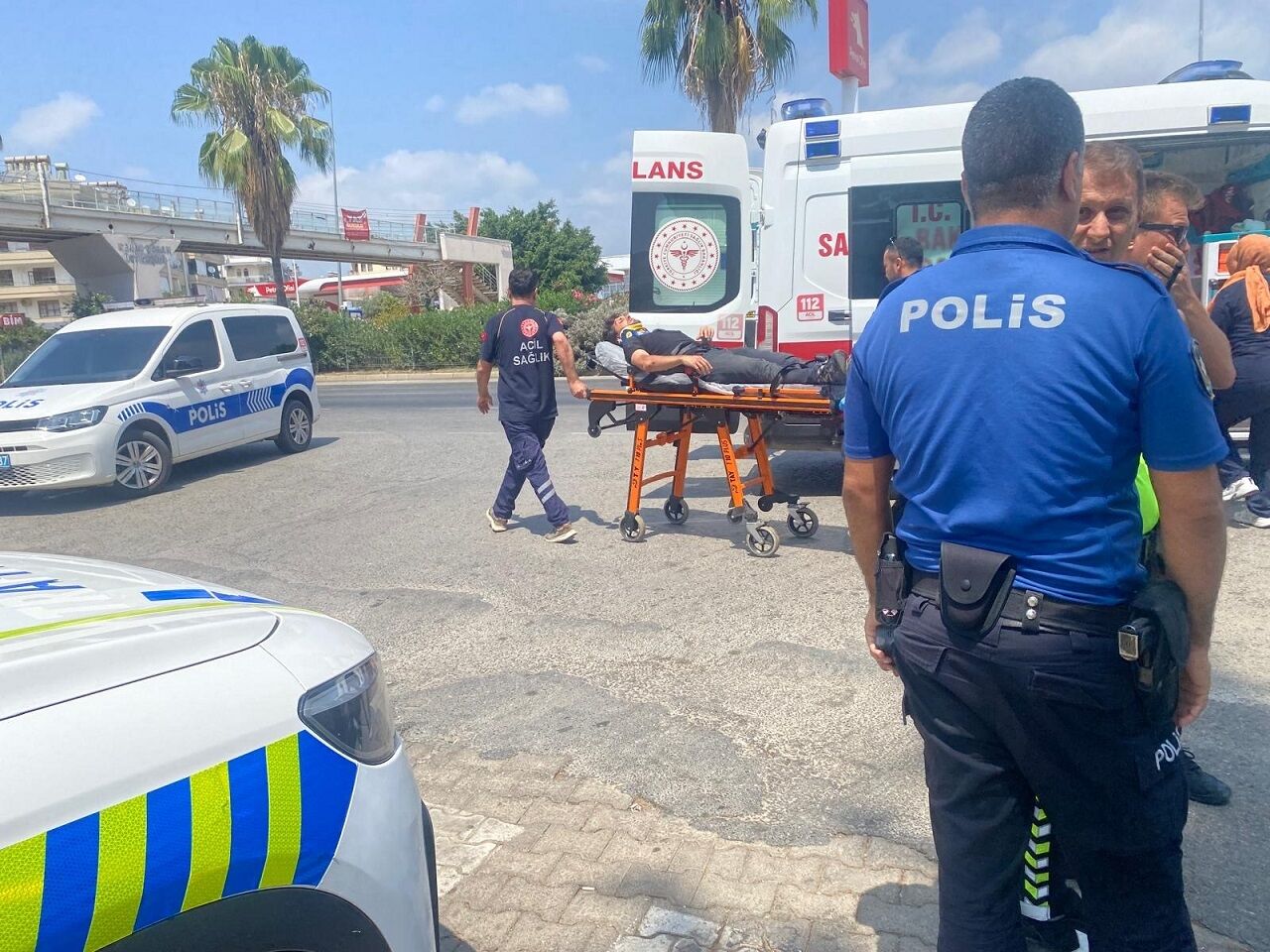 Antalya'da Motosikletten Düşen Sürücü Yaralandı (1)