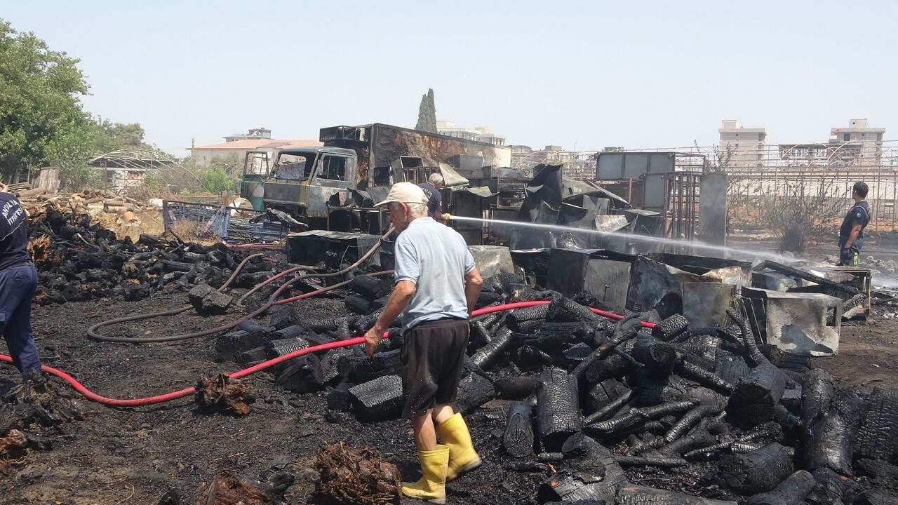 Antalya’da Spiral Kıvılcımları Yangına Sebep Oldu (3)