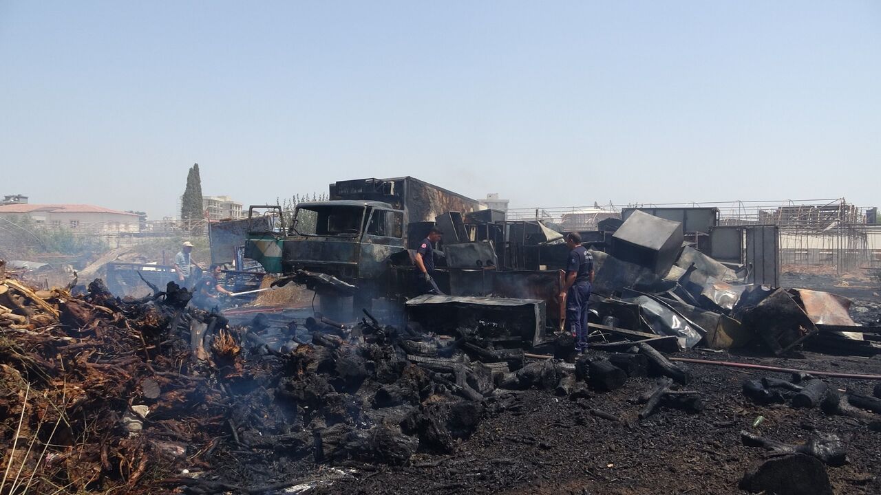 Antalya’da Spiral Kıvılcımları Yangına Sebep Oldu (7)