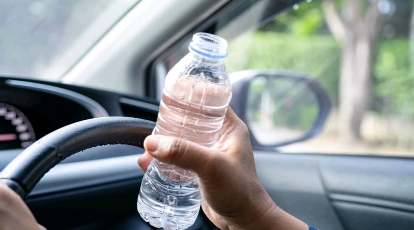 Araçta Unutulan Su Şişesi Ölümcül Olabilir! (2)