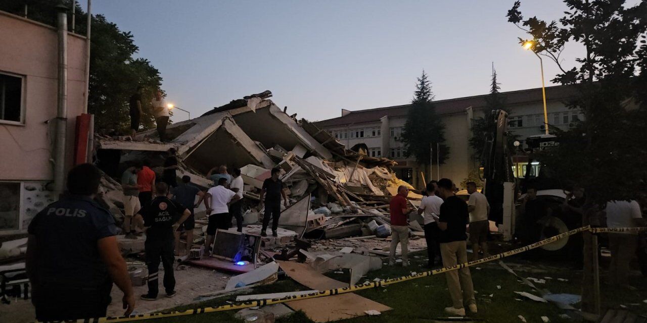 Balıkesir Depreminde Kaç Bina Çöktü Ölü Ve Yaralılarla İlgili Son Gelişmeler (1)