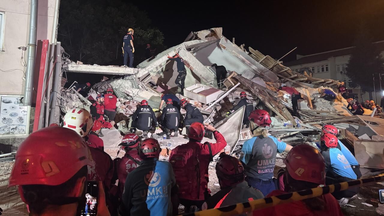 Balıkesir Depreminde Kaç Bina Çöktü Ölü Ve Yaralılarla İlgili Son Gelişmeler (4)