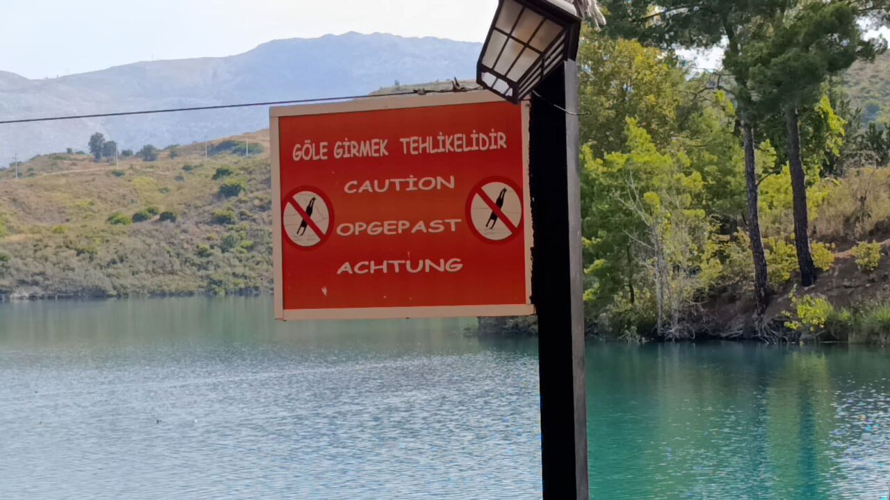 Balıklama Atlayan Adamın Boğulma Anı Kameralara Yansıdı (2)