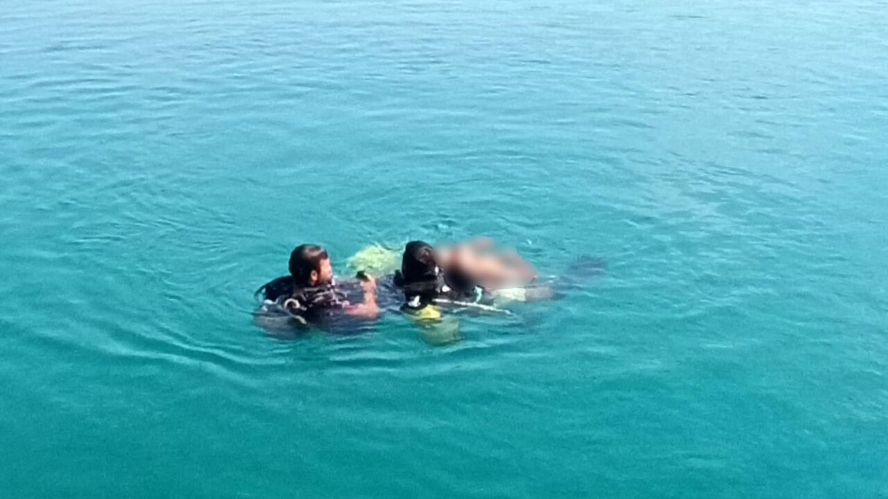 Balıklama Atlayan Adamın Boğulma Anı Kameralara Yansıdı (6)