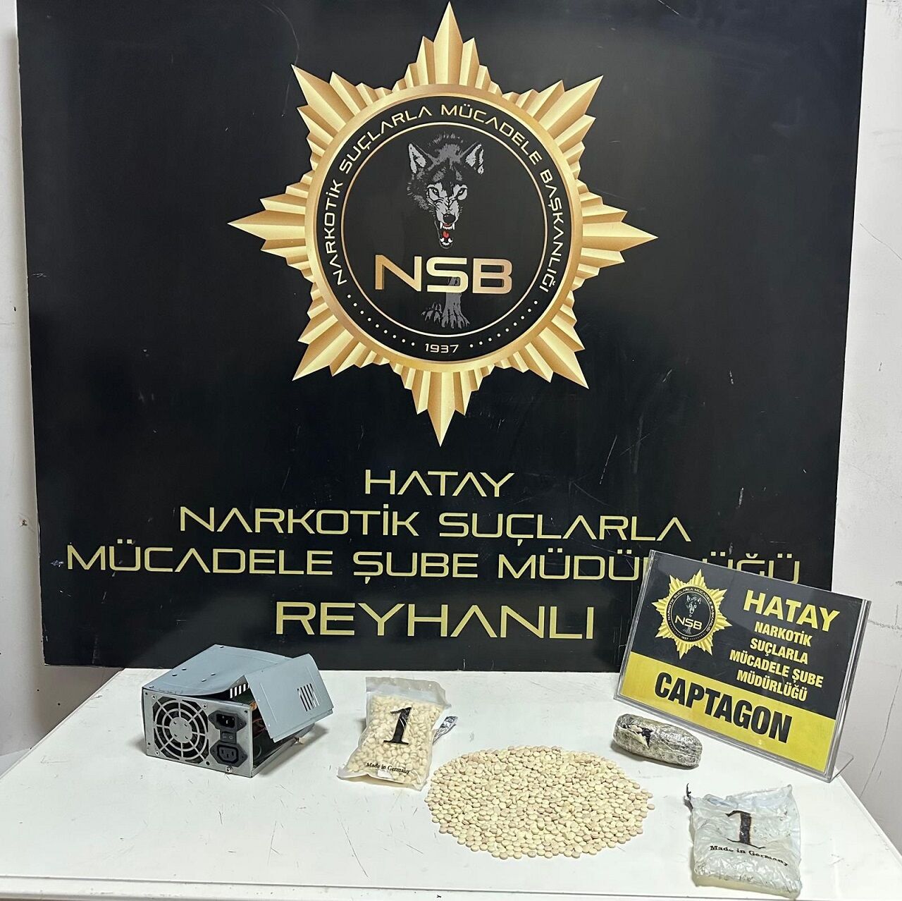 Bilgisayar Fanı Içerisinden Uyuşturucu Fışkırdı (4)