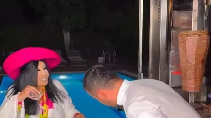 Bülent Ersoy’dan Antalya’da Sürpriz Ankara’dan Özel Dönerci Getirtti (3)