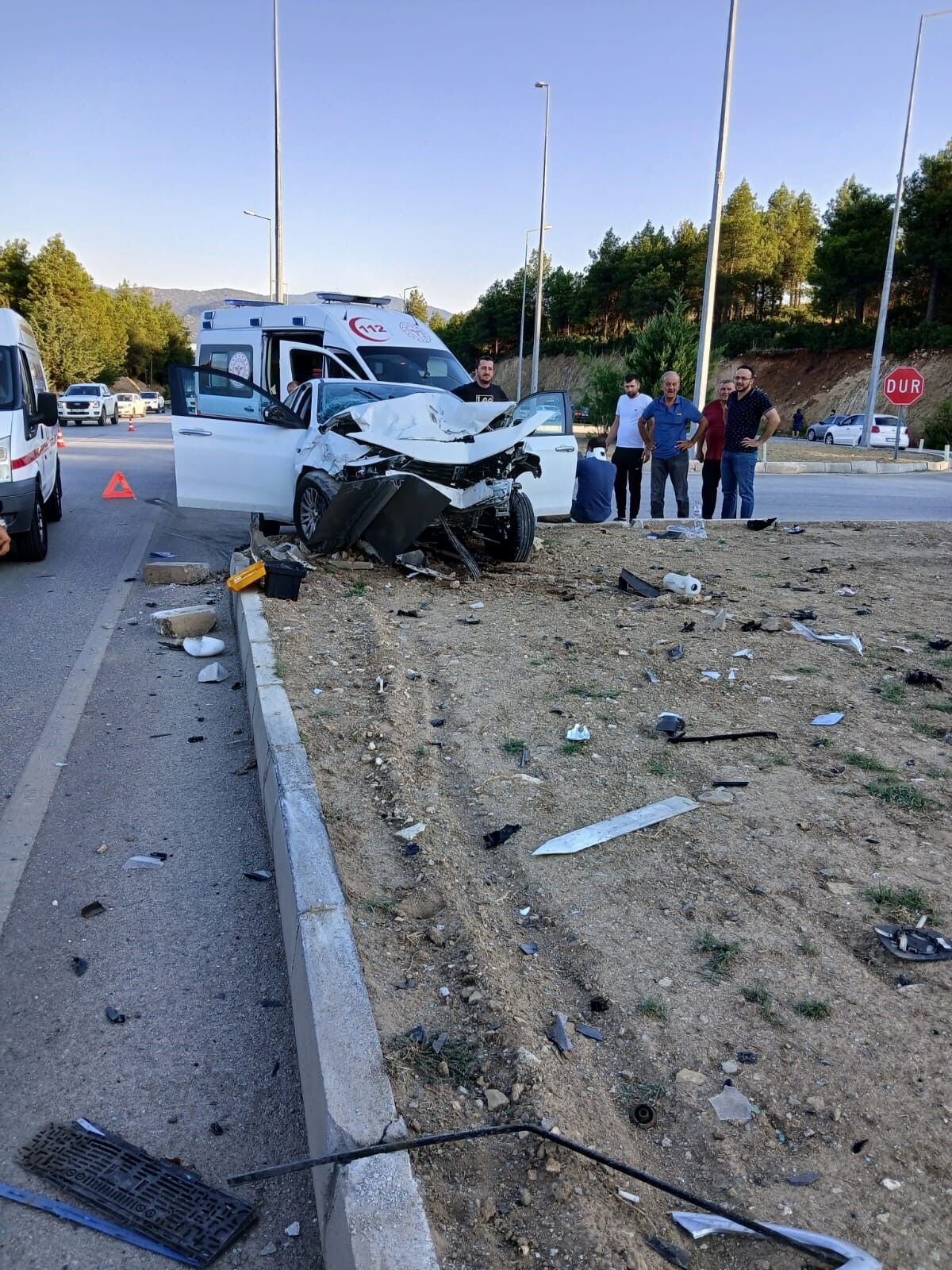 Burdur Kavşak Kazası Ağır Yaralı Sürücü Hayatını Kaybetti (3)