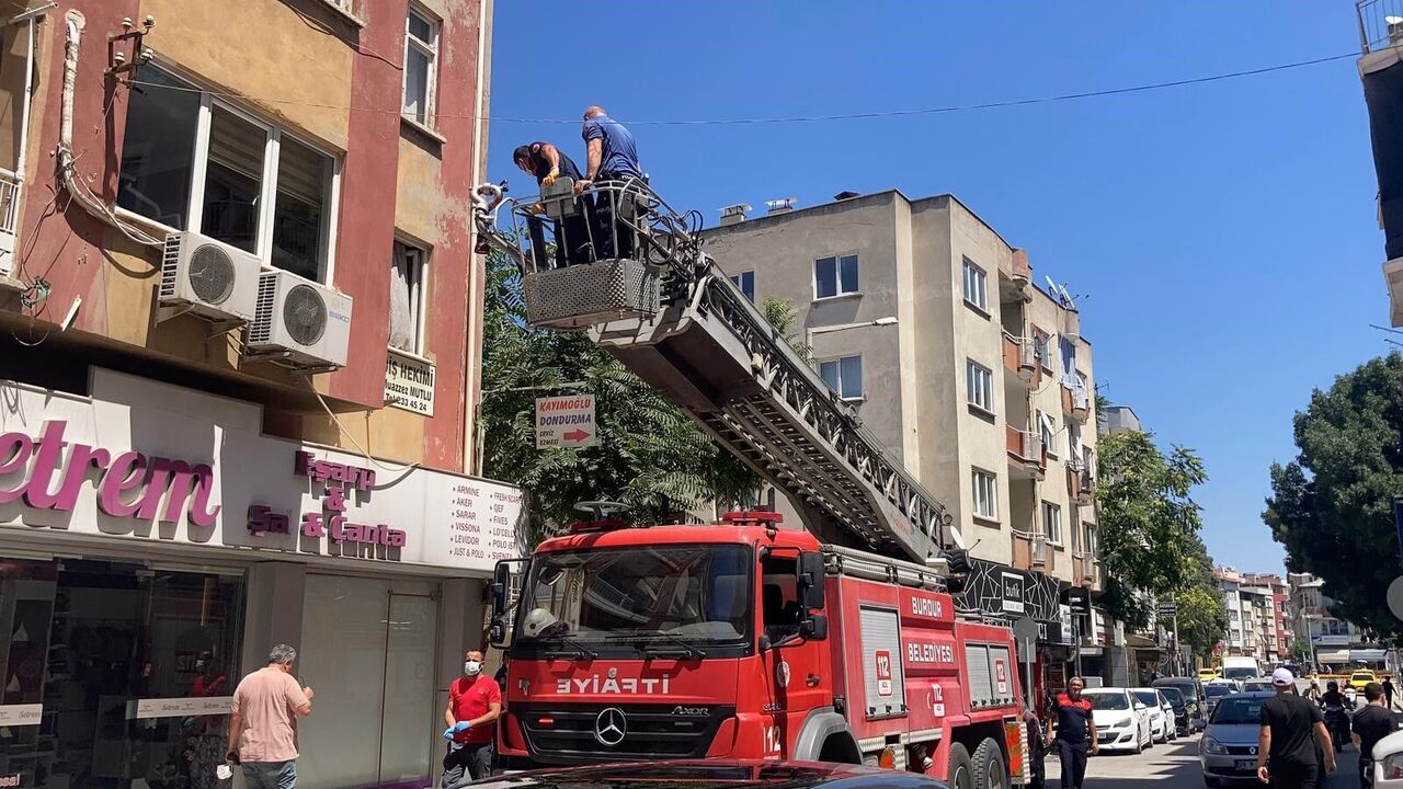 Burdur’da Apartmandan Gelen Kötü Koku İhbarı Ekipleri Seferber Etti (1)