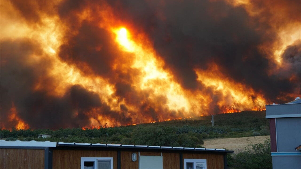 Çanakkale Yangını Söndürüldü Mü Son Durum Ve Müdahale Çalışmaları (5)