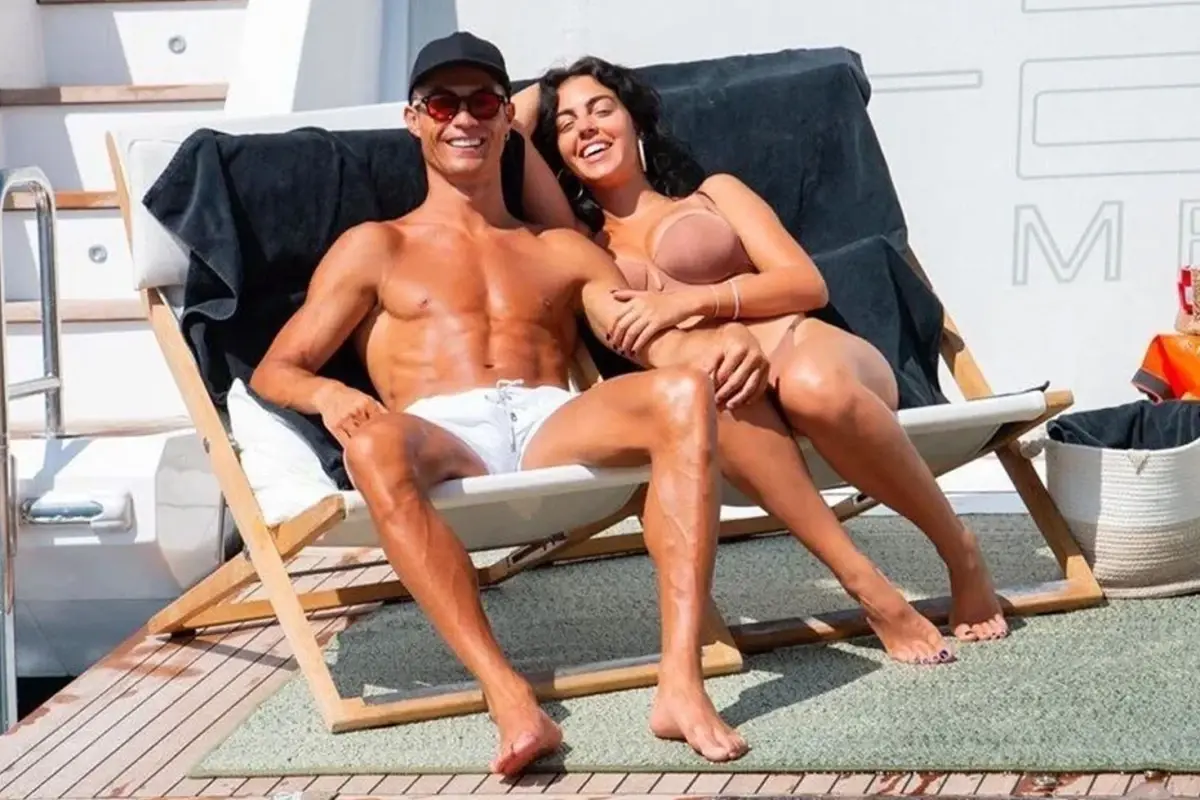 Cristiano Ronaldo Aşkından Servet Harcadı Herkes Bu Hediyeyi Konuşuyor (1)