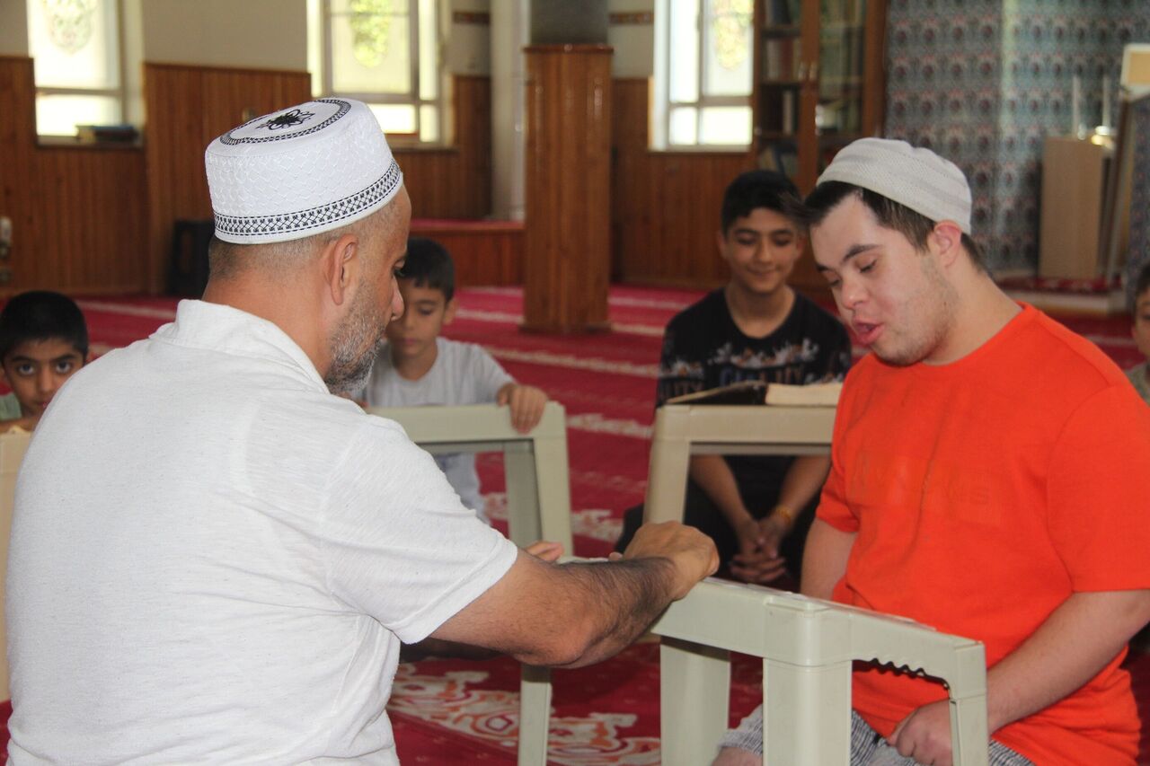 Down Sendromlu Gencin Cami Sevgisi Gönülleri Isıttı (6)