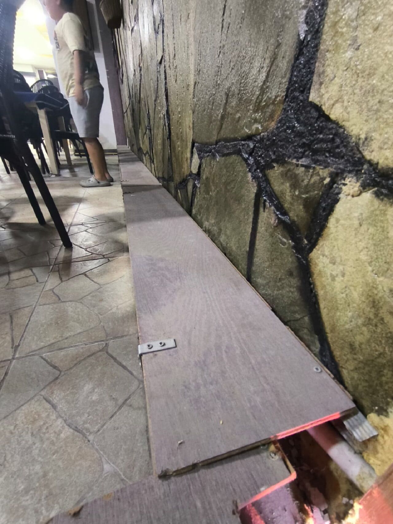 Dükkan Kapanmadan Önce Duyulan ‘Miyavlama’ Sesi Yavru Kedinin Hayatını Kurtardı (3)