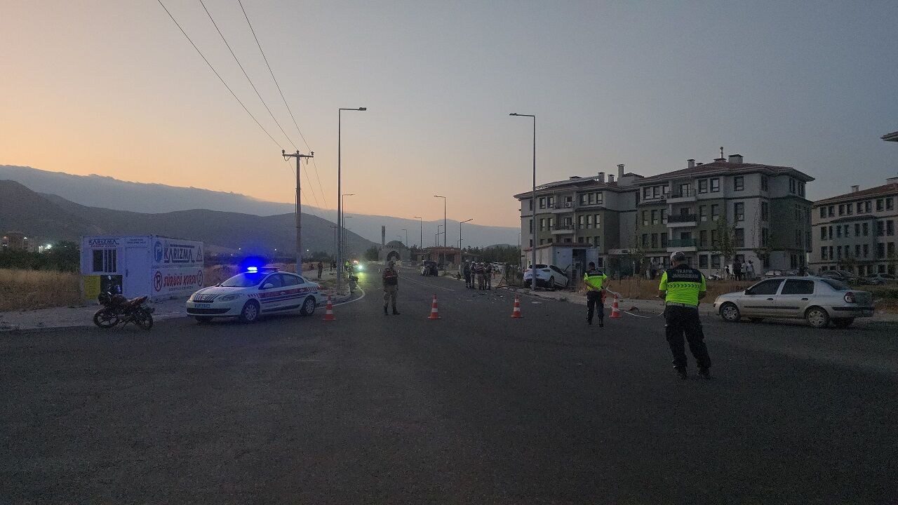 Gaziantep’te Feci Kaza 16 Yaşındaki Motosiklet Sürücüsü Hayatını Kaybetti (5)