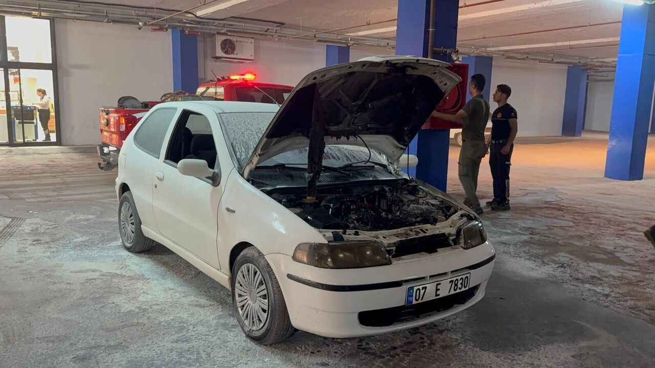 Gazipaşa Avm Otoparkında Otomobil Yangını Hızlı Müdahale Paniği Önledi (4)