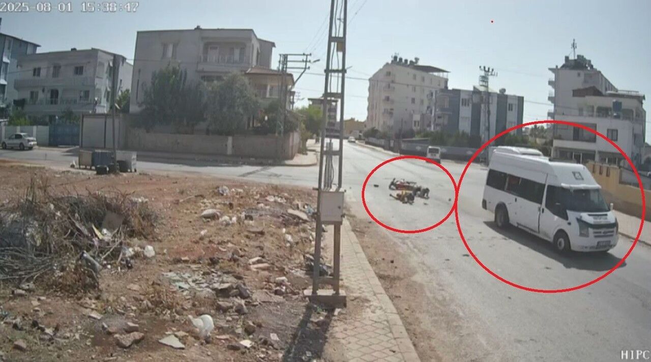 Hatay Reyhanlı’da Motosiklet Minibüse Ok Gibi Saplandı (2)