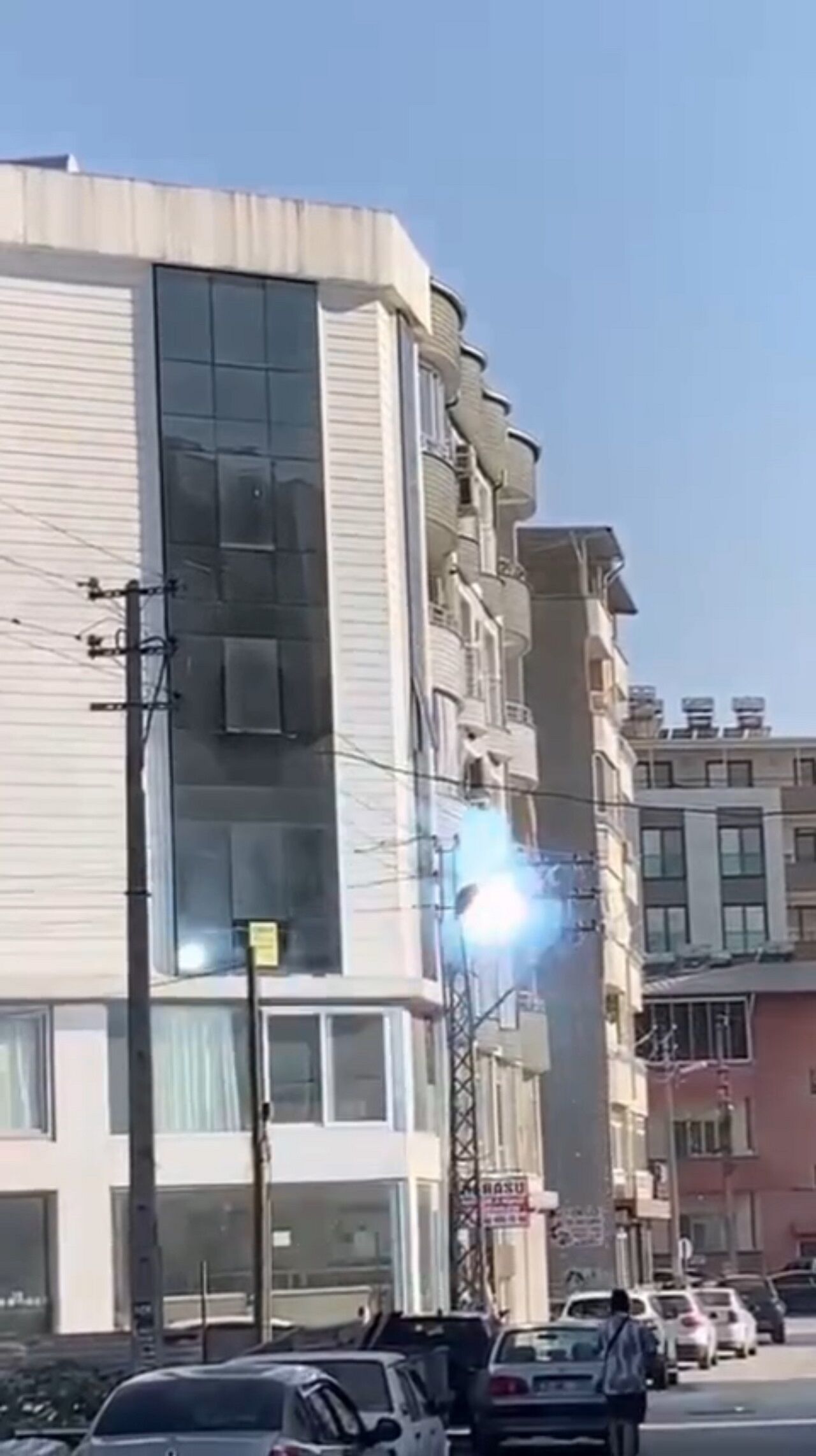 Hatay’da Aşırı Sıcaklar Elektrik Hatlarını Patlattı (1)