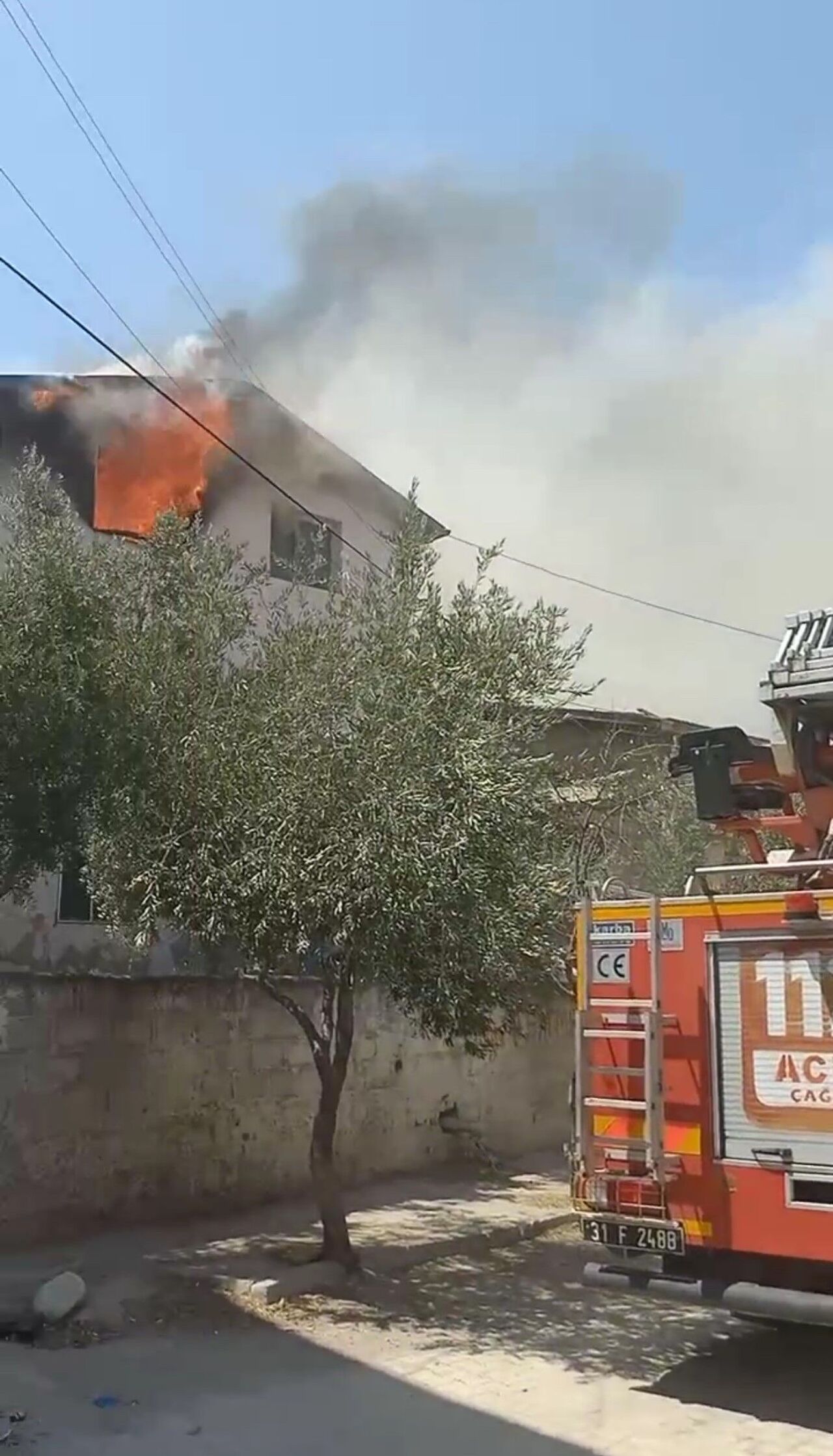 Hatay’da Ev Yangını 3 Yaşındaki Çocuk Hastanede (2)